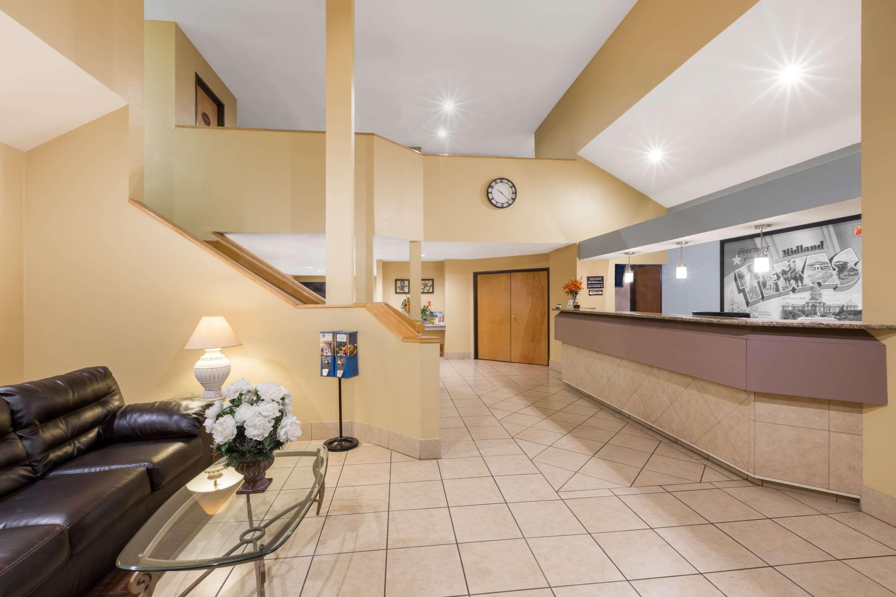 Motel Super 8 By Wyndham Midland Extérieur photo
