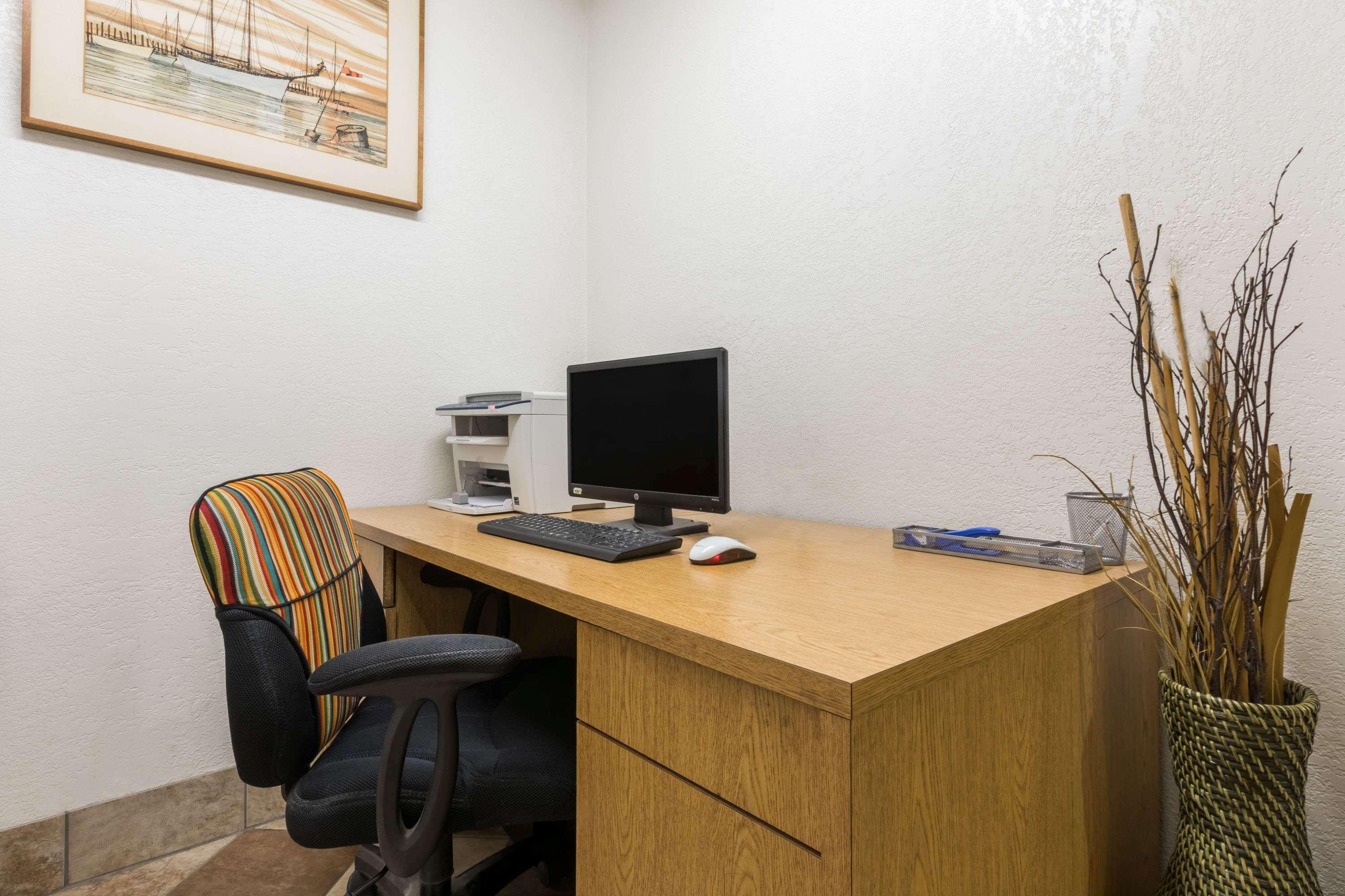 Motel Super 8 By Wyndham Midland Extérieur photo