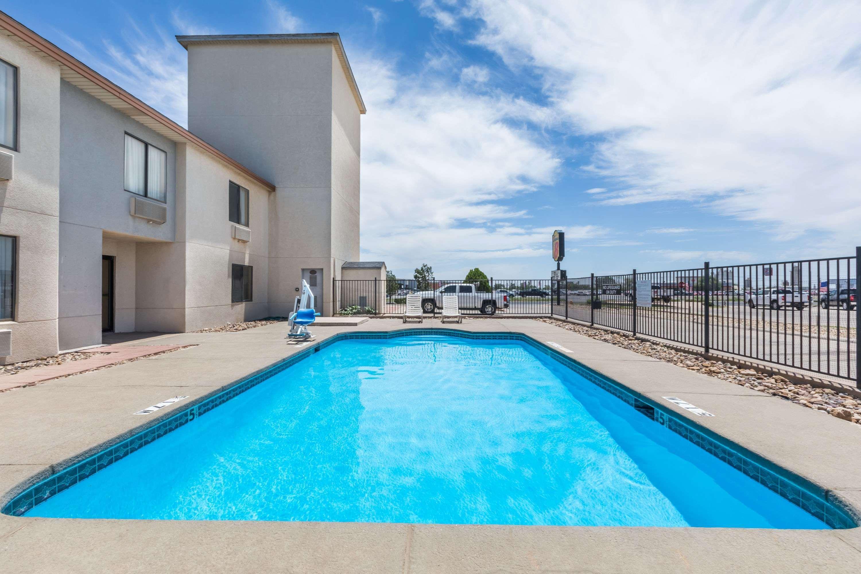 Motel Super 8 By Wyndham Midland Extérieur photo