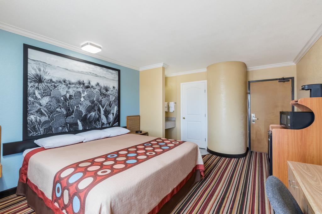 Motel Super 8 By Wyndham Midland Extérieur photo