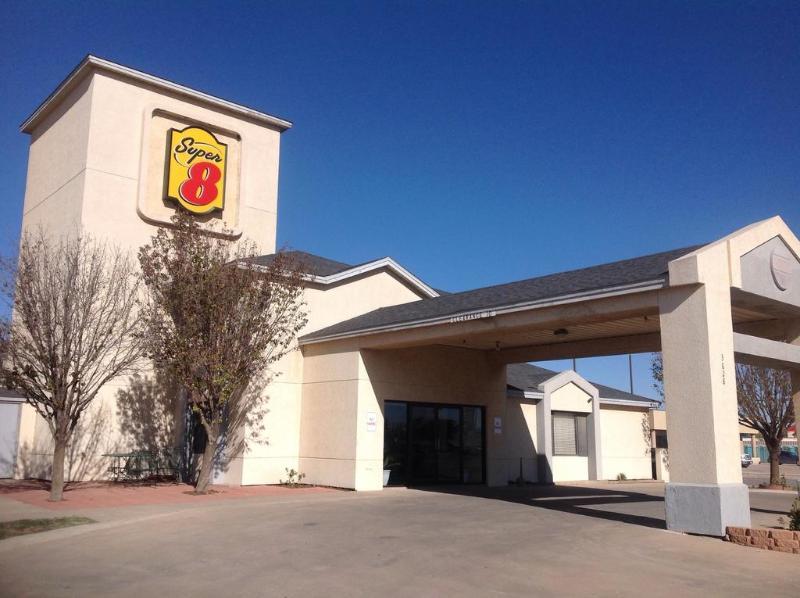 Motel Super 8 By Wyndham Midland Extérieur photo