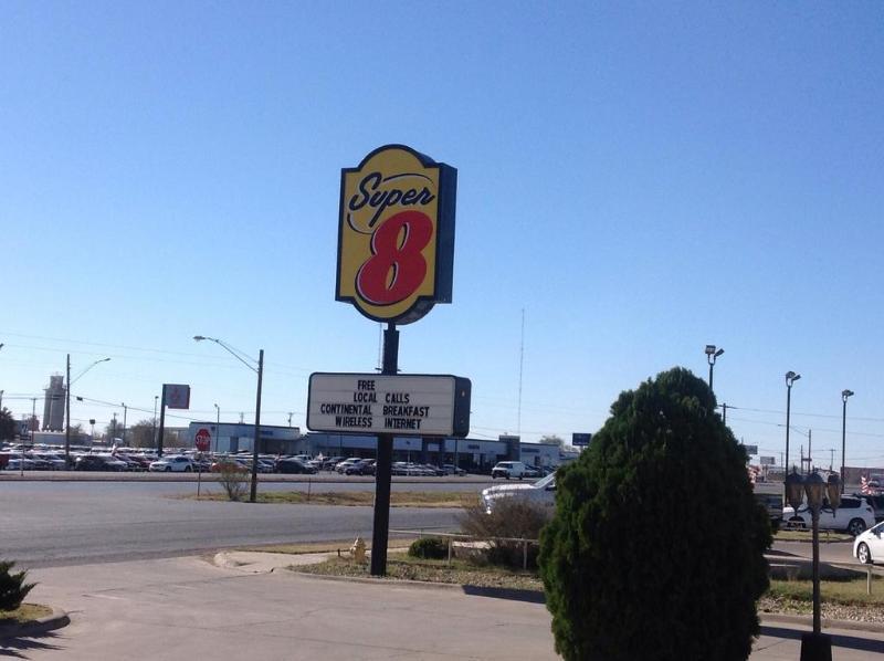 Motel Super 8 By Wyndham Midland Extérieur photo