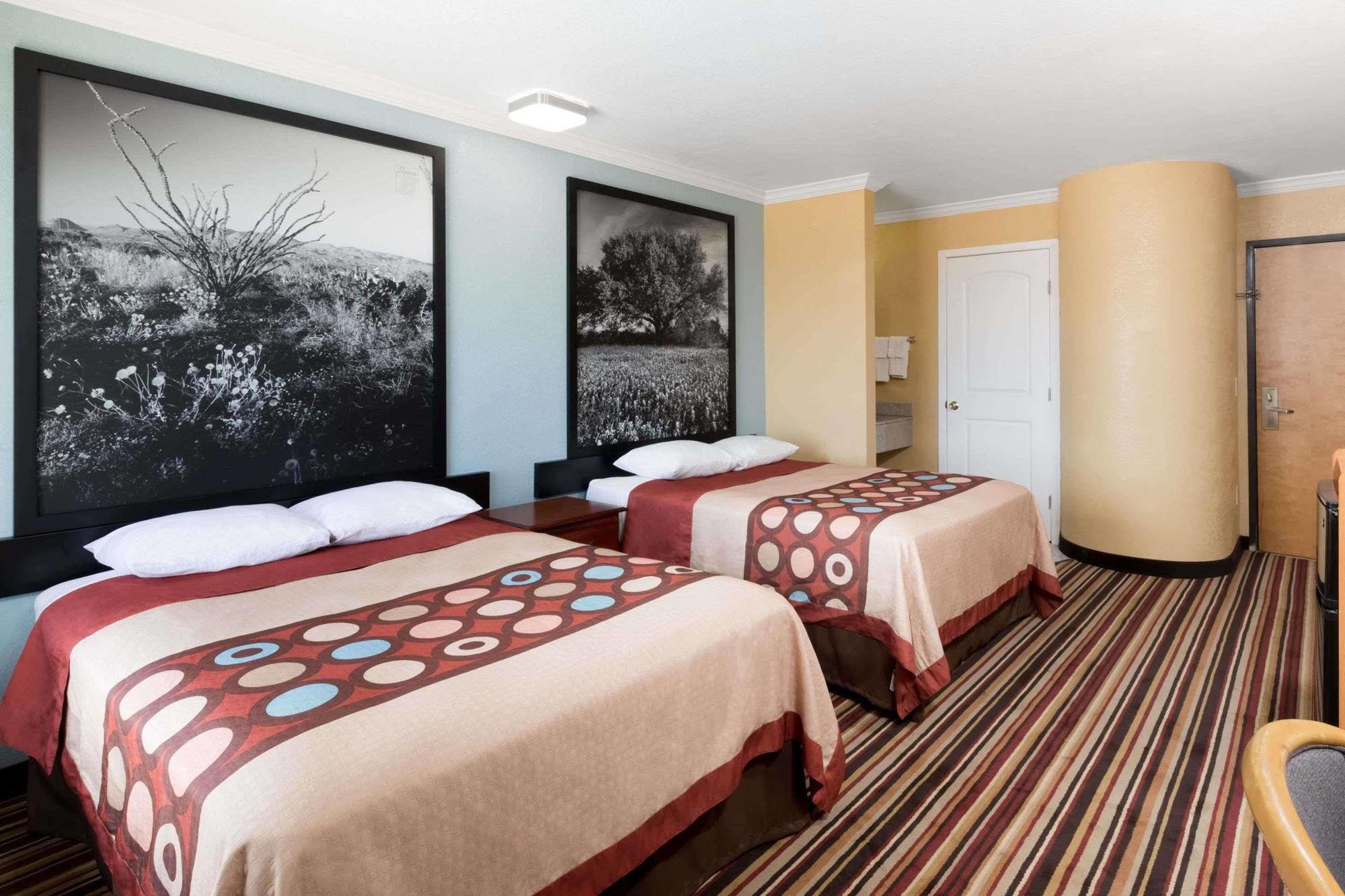 Motel Super 8 By Wyndham Midland Extérieur photo