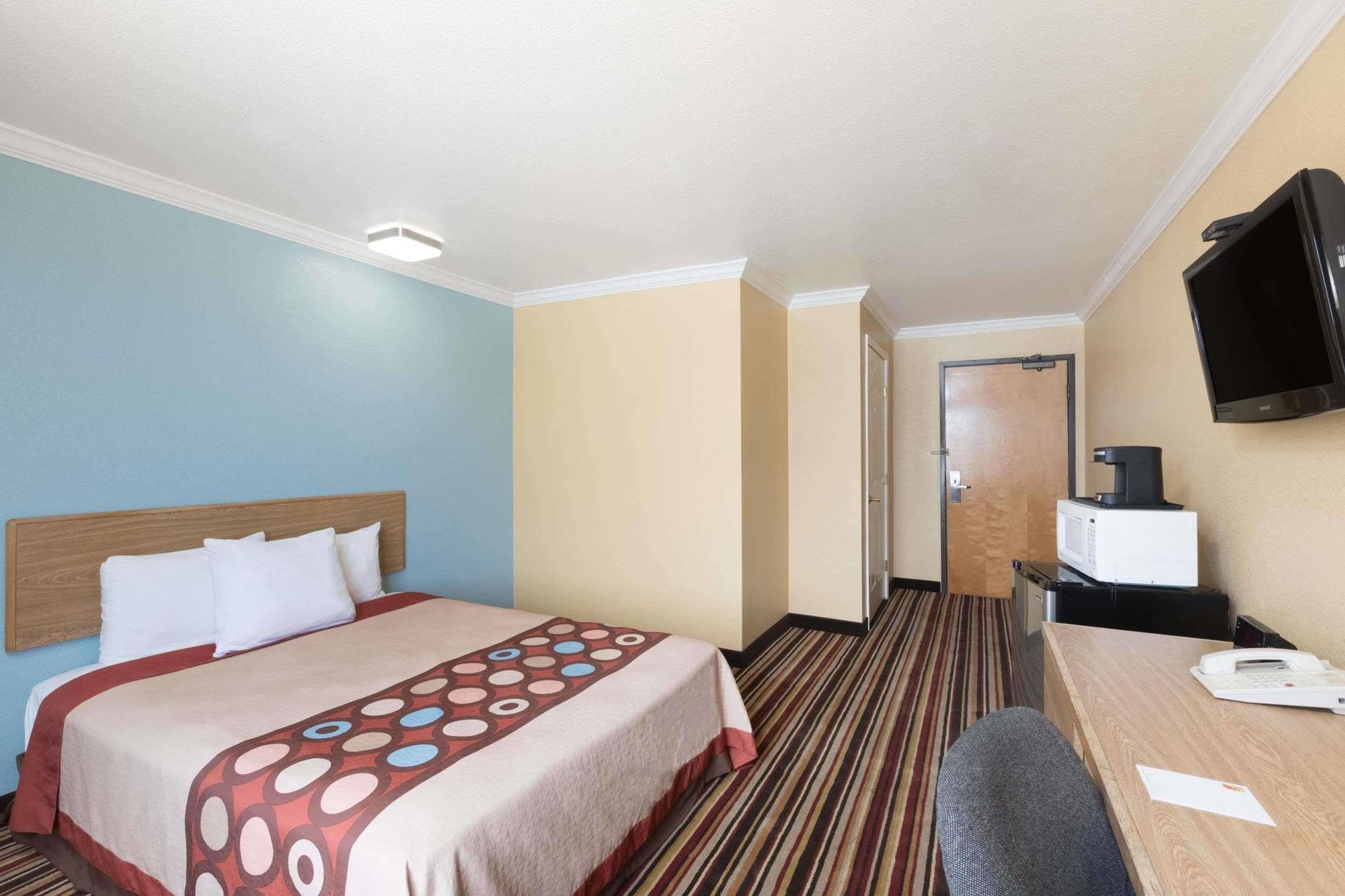 Motel Super 8 By Wyndham Midland Extérieur photo