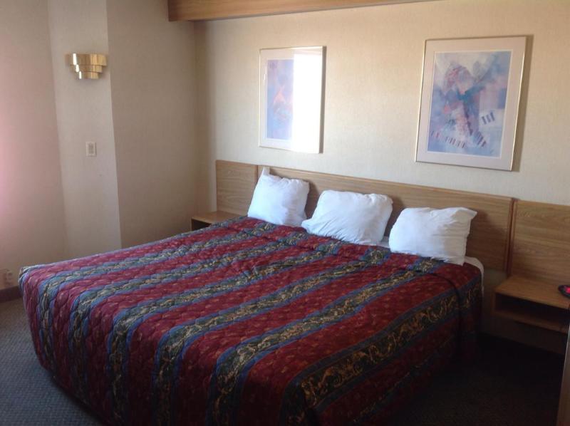 Motel Super 8 By Wyndham Midland Extérieur photo