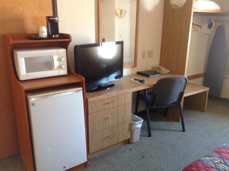 Motel Super 8 By Wyndham Midland Extérieur photo