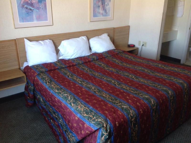 Motel Super 8 By Wyndham Midland Extérieur photo